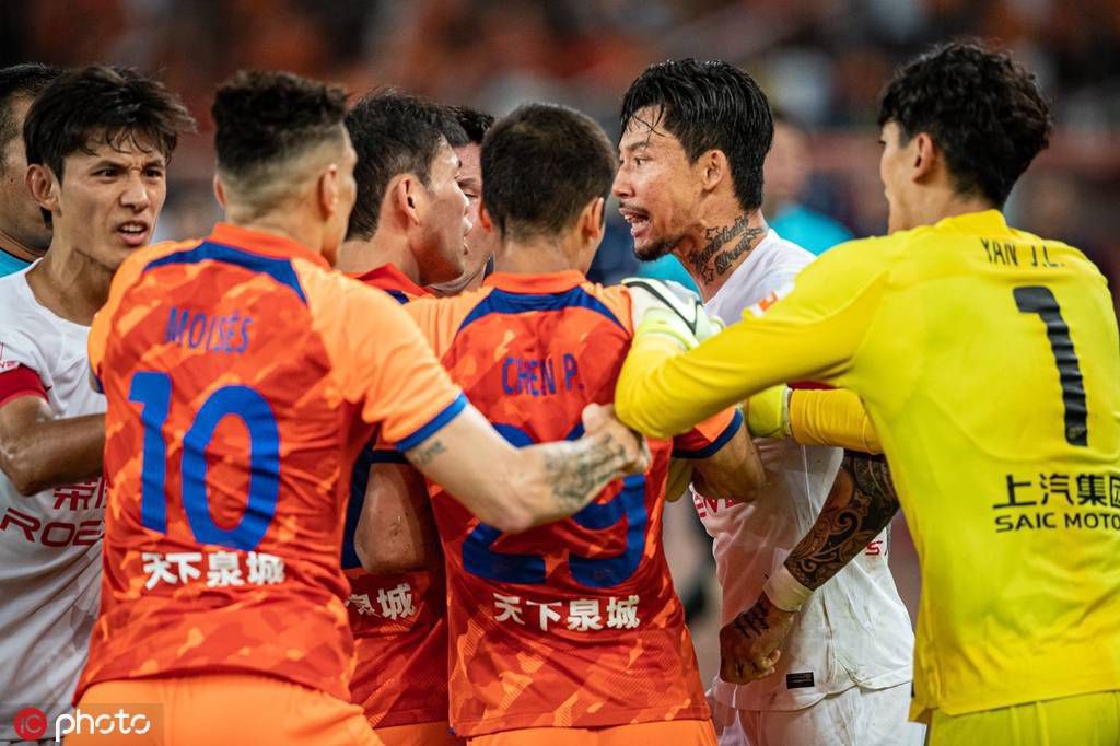 苏知鱼不甘心，又问道：那能不能带我去见他？我想当面感谢他......对不起。